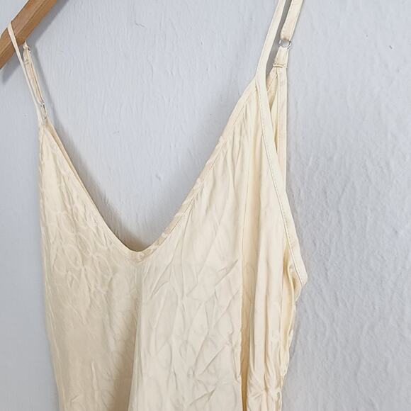 NEW L'agence Lexi Light Gold Tonal Chain Link Silk Camisole Sleeveless Top - Picture 10 of 15